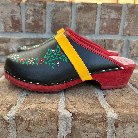 Gretel’s Hand Painted Swedish Clogs Black Upper with Red Wooden Soles, Size 38 - Picture 1 of 15